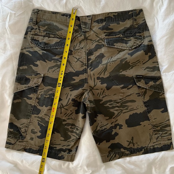 Volcom Large Cargo Shorts Camo - Picture 2 of 3